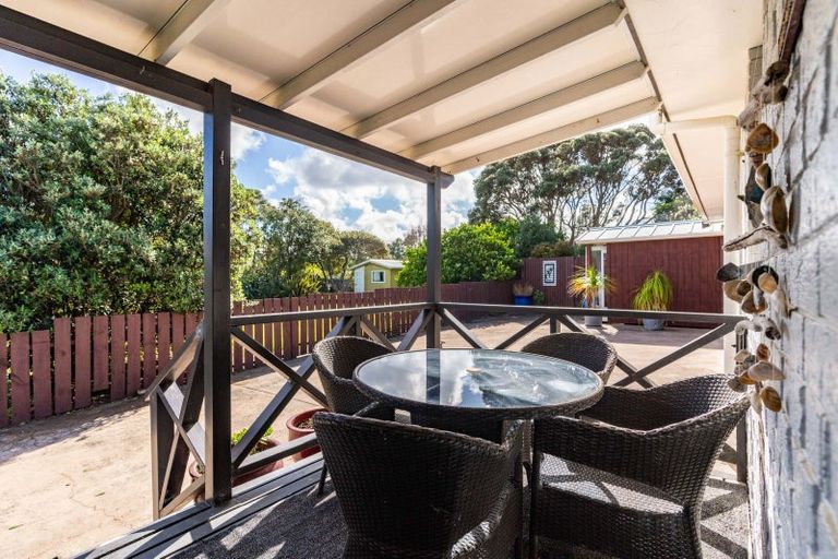 Photo of property in 11 Kelly Street, Baylys Beach, Dargaville, 0377