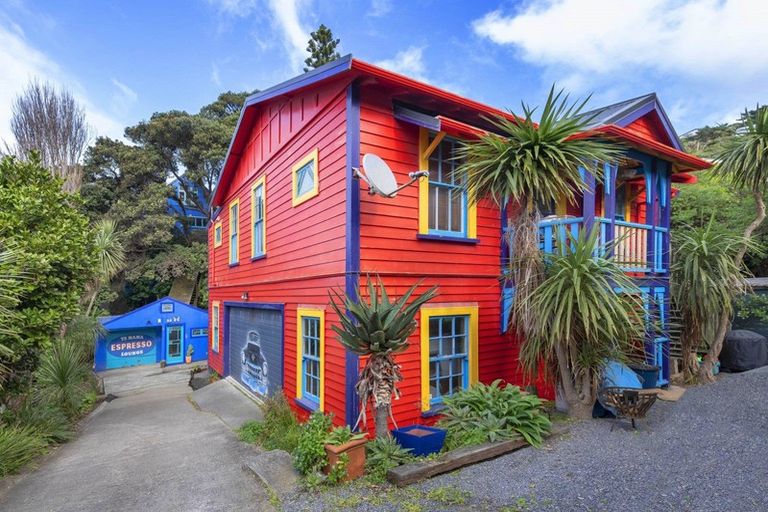 Photo of property in 13 Cave Road, Houghton Bay, Wellington, 6023