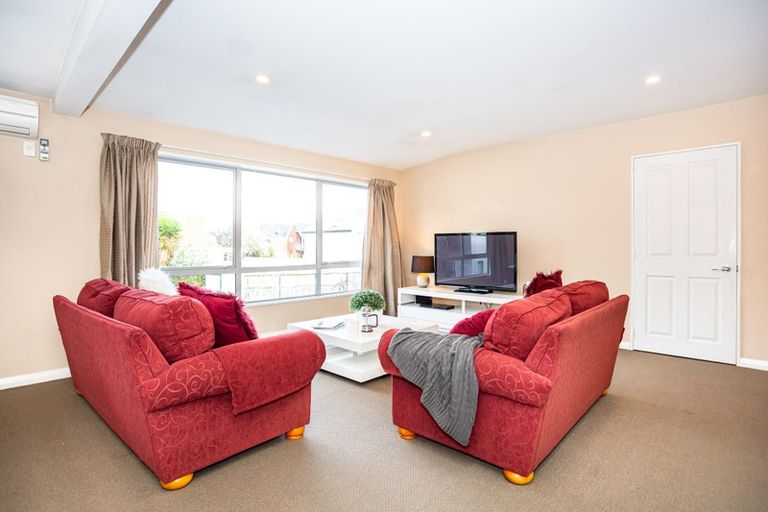 Photo of property in 8c Broadbent Street, Riccarton, Christchurch, 8041