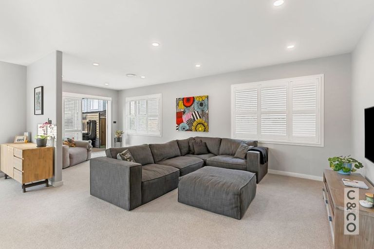 Photo of property in 37 Nobilo Road, Kumeu, 0810