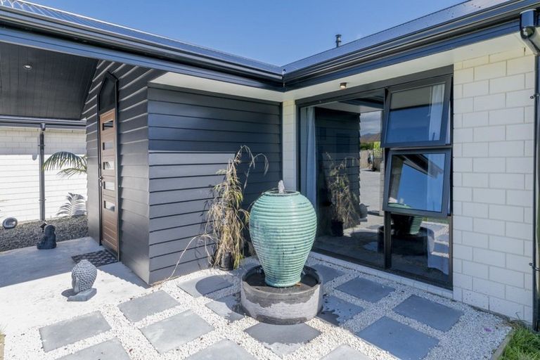 Photo of property in 8 Gladys Place, Levin, 5510