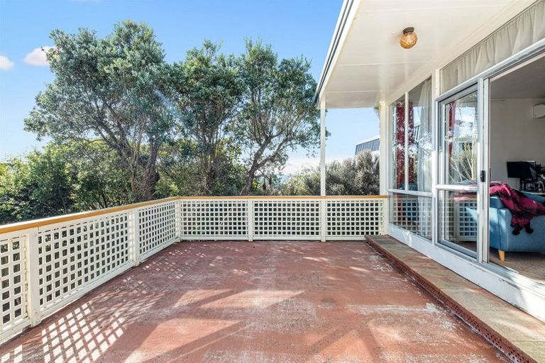 Photo of property in 54 Bassett Road, Johnsonville, Wellington, 6037