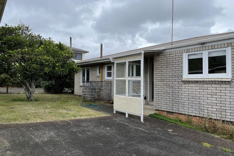 Photo of property in 111 Wallace Road, Mangere Bridge, Auckland, 2022