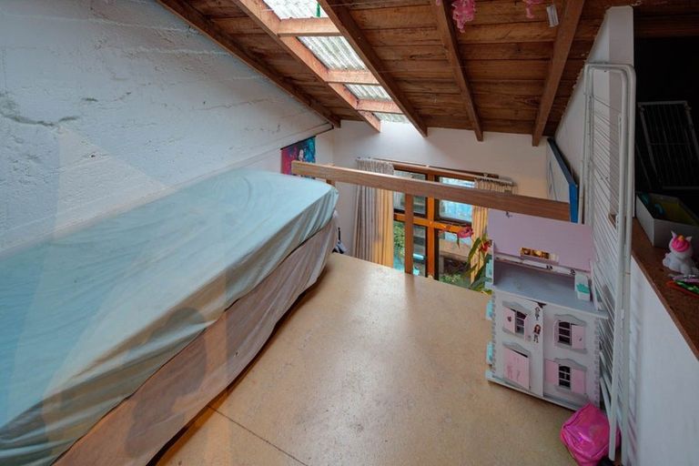 Photo of property in 126 Queens Drive, Lyall Bay, Wellington, 6022