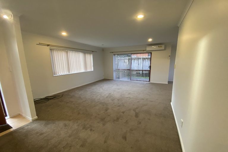 Photo of property in 42 Greenberry Drive, Ranui, Auckland, 0612