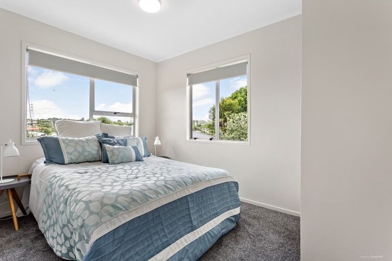 Photo of property in 28 Cedar Heights Avenue, Massey, Auckland, 0614