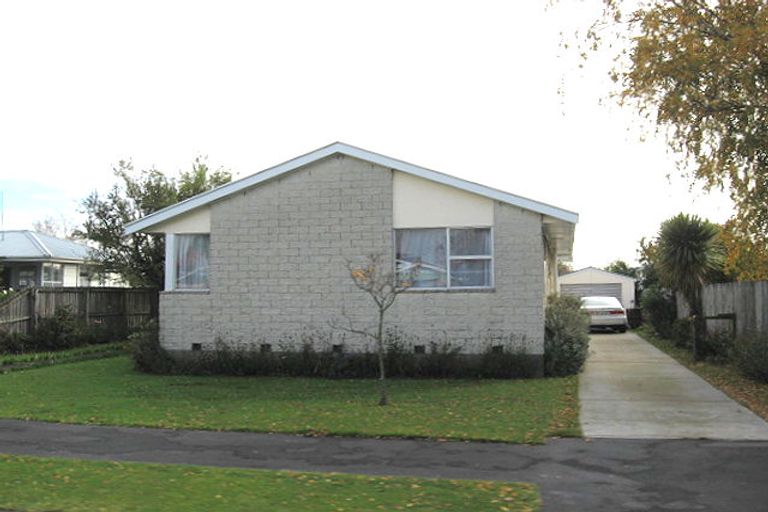 Photo of property in 15 La Perouse Place, Northcote, Christchurch, 8052