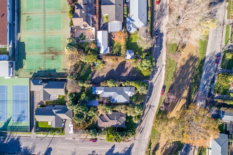 Photo of property in 123 Fifield Terrace, Opawa, Christchurch, 8023