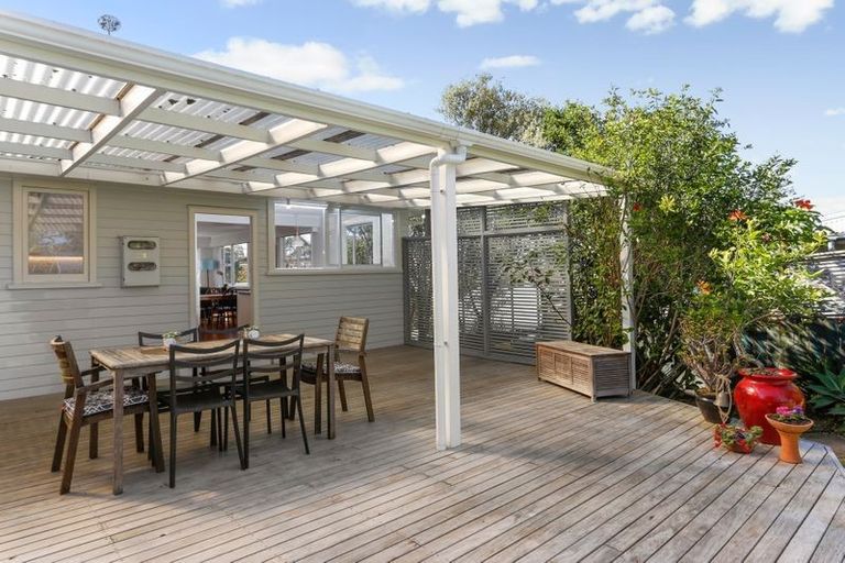Photo of property in 39 Tahi Terrace, Glen Eden, Auckland, 0602