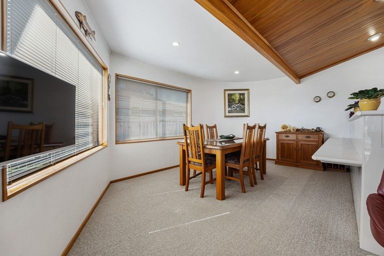 Photo of property in 8 Argyle Place, Highlands Park, New Plymouth, 4312