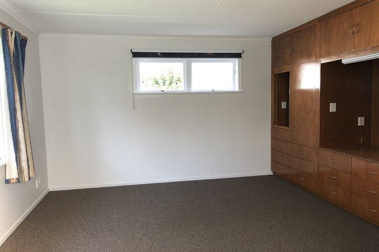 Photo of property in 2 Kervil Avenue, Te Atatu Peninsula, Auckland, 0610