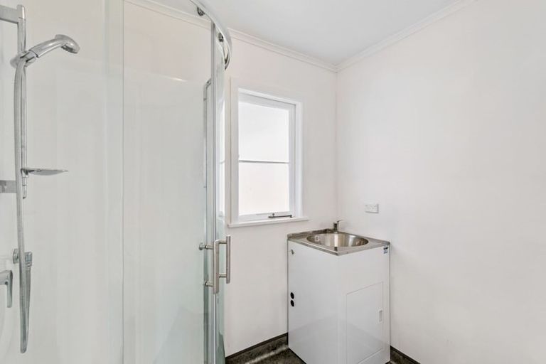 Photo of property in 53a Sylvan Crescent, Te Atatu South, Auckland, 0610