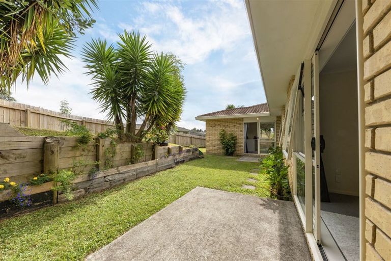 Photo of property in 49 Castlefinn Drive, Weymouth, Auckland, 2103