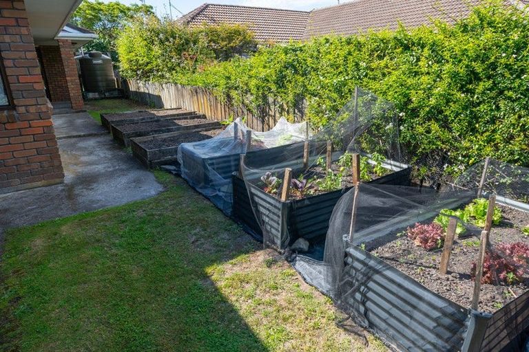 Photo of property in 35 Chilton Drive, Paraparaumu, 5032