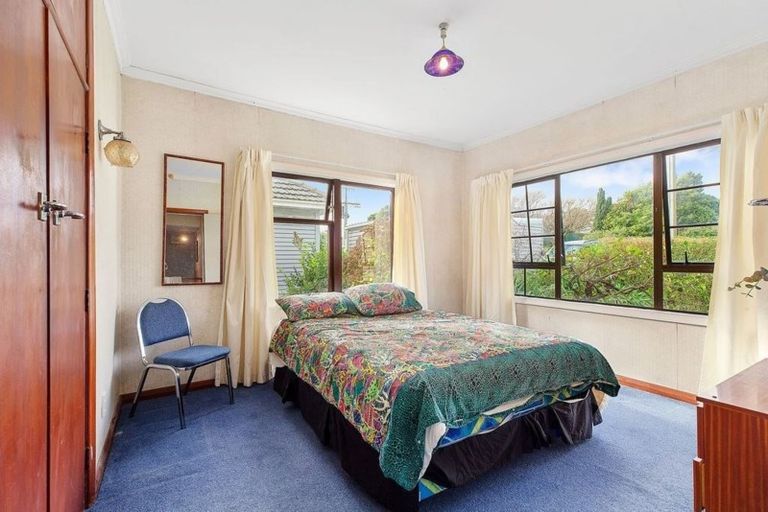 Photo of property in 17 Handyside Street, Tawa, Wellington, 5028