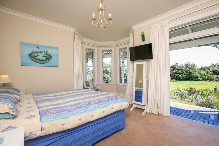 Photo of property in 121 Ferry Road, Martinborough, 5711