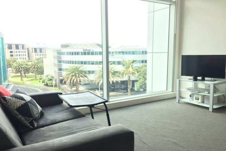Photo of property in The Beach Apartments, 401/85 Beach Road, Auckland Central, Auckland, 1010