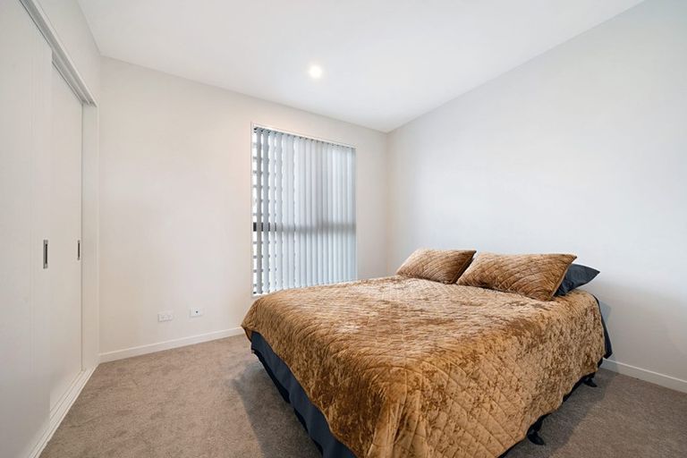 Photo of property in 90 Tarapuka Road, Westgate, Auckland, 0814