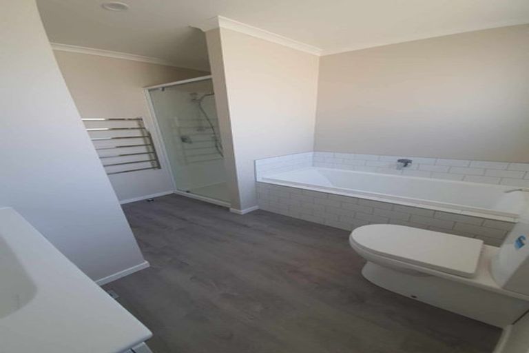 Photo of property in 6a Te Whiti Grove, Waterloo, Lower Hutt, 5011