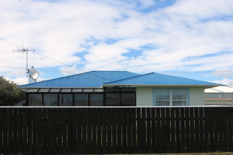 Photo of property in 15 Shamrock Street, Levin, 5510