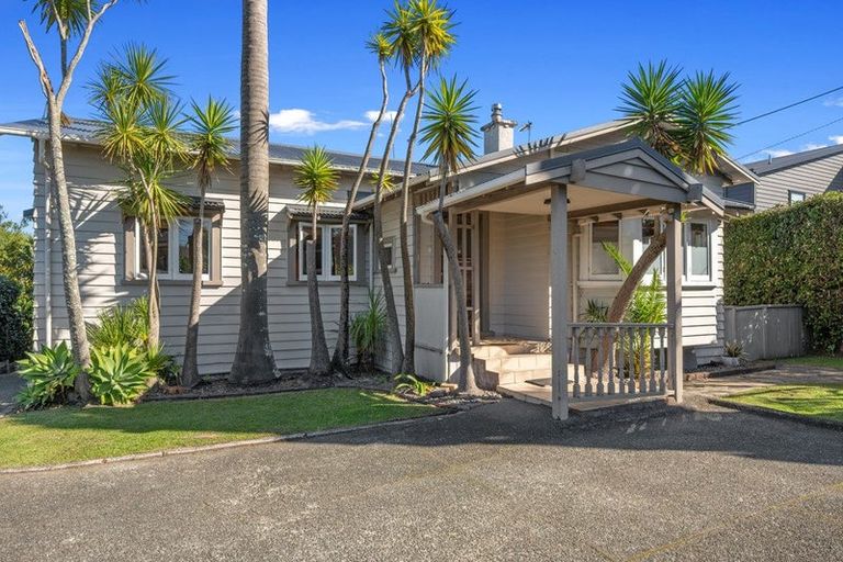 Photo of property in 1/305 Lake Road, Hauraki, Auckland, 0622