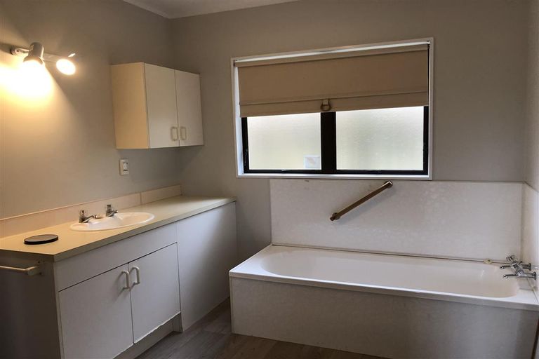 Photo of property in 3/16 Evans Road, Glen Eden, Auckland, 0602