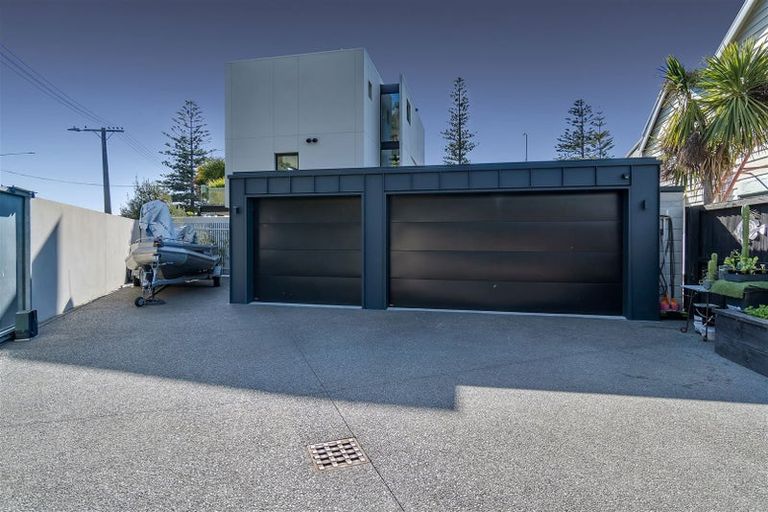 Photo of property in 2 Marriner Street, Sumner, Christchurch, 8081