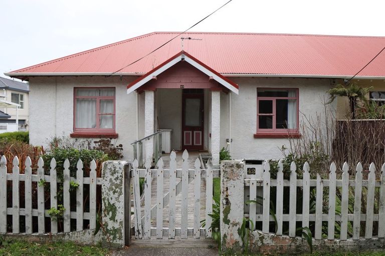 Photo of property in 42 Monorgan Road, Strathmore Park, Wellington, 6022