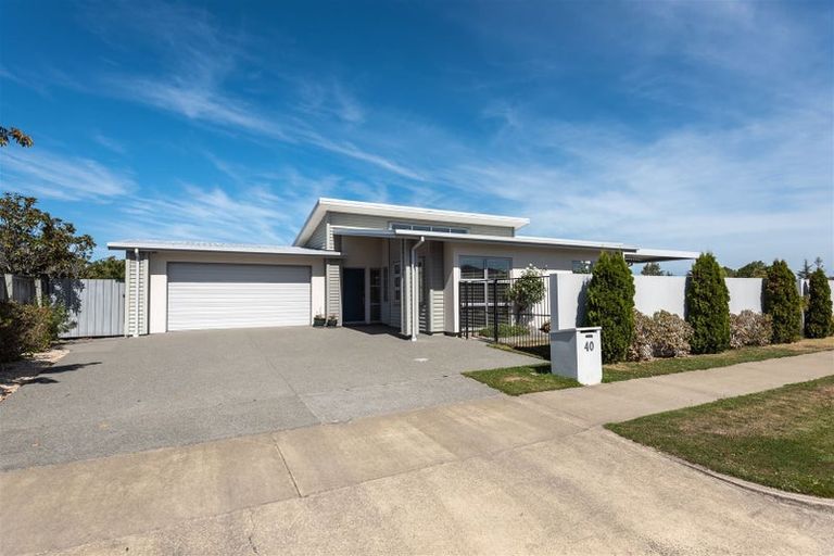 Photo of property in 40 Westpark Drive, Burnside, Christchurch, 8053