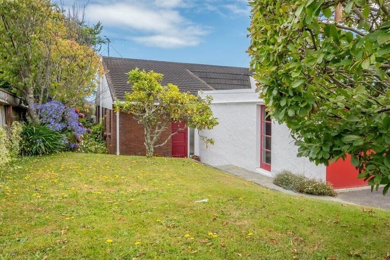 Photo of property in 88 Winara Avenue, Waikanae, 5036