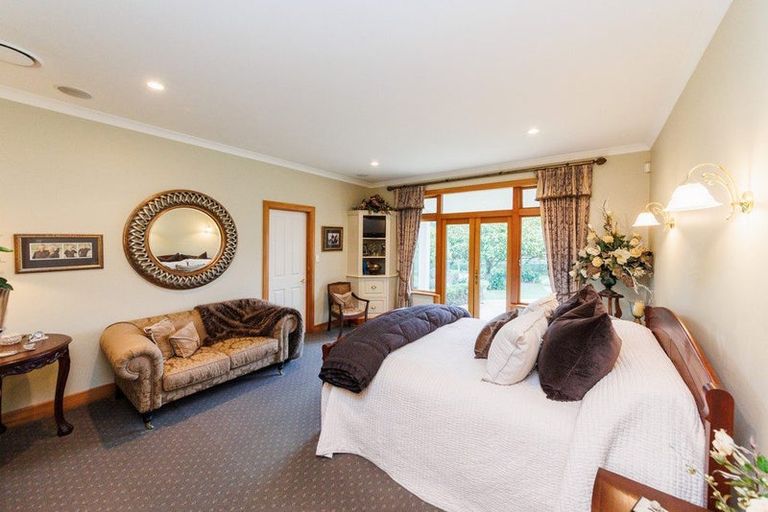 Photo of property in 5 Waicola Drive, Fitzherbert, Palmerston North, 4471