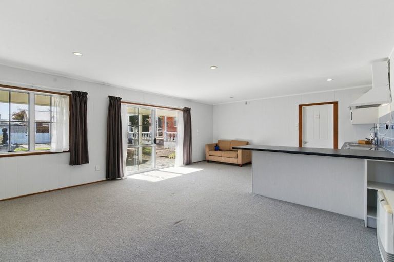 Photo of property in 229 Shakespeare Street, Leamington, Cambridge, 3432