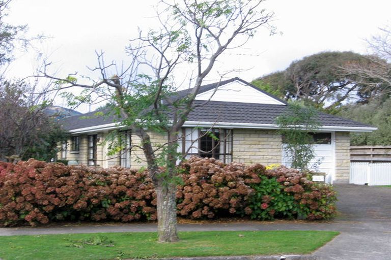 Photo of property in 6a Charnwood Grove, Waikanae, 5036