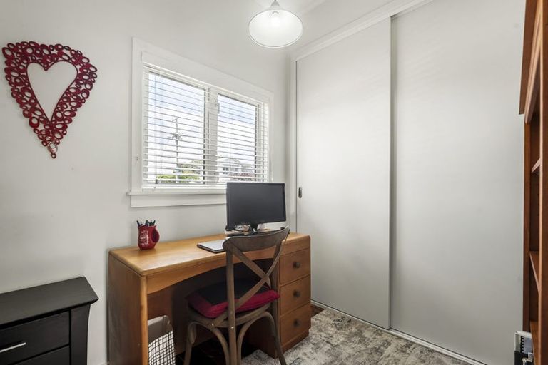 Photo of property in 1/24 Toroa Street, Torbay, Auckland, 0630