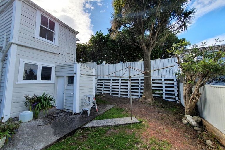 Photo of property in 60 Roxburgh Street, Mount Victoria, Wellington, 6011