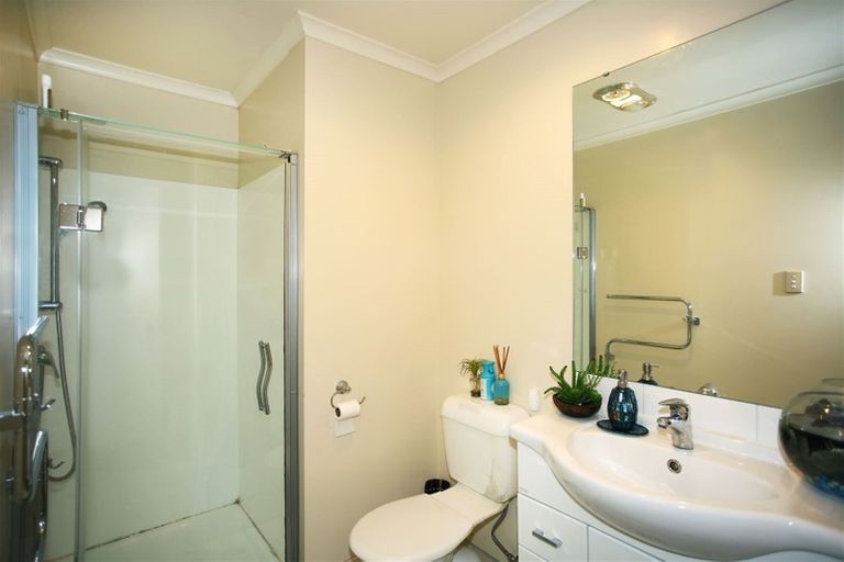 Photo of property in 15 The Track, Takanini, 2112