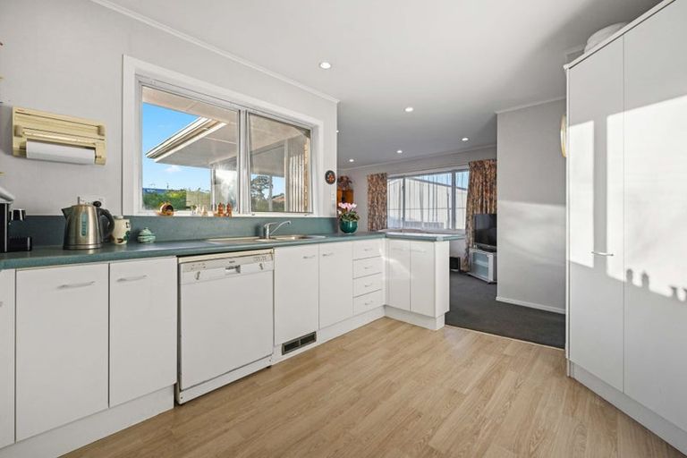 Photo of property in 17 Callard Place, Riverlea, Hamilton, 3216