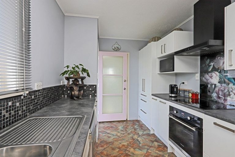 Photo of property in 75 Church Road, Taradale, Napier, 4112