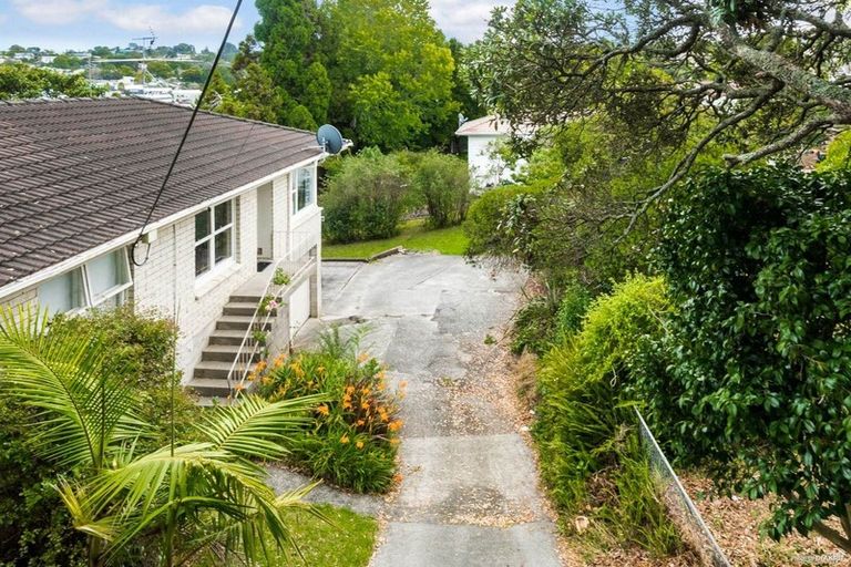 Photo of property in 2/113 Target Road, Totara Vale, Auckland, 0629