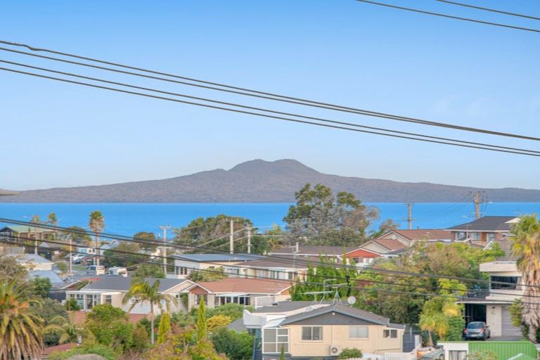 Photo of property in 14c Stanmore Bay Road, Stanmore Bay, Whangaparaoa, 0932