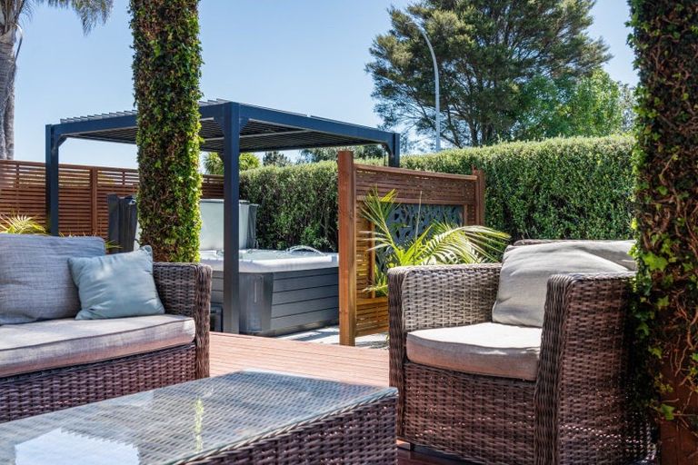 Photo of property in 27 Woodford Avenue, Brookfield, Tauranga, 3110