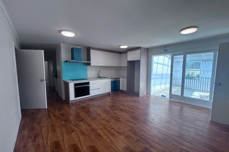 Photo of property in 45 Kingdale Road, Henderson, Auckland, 0610