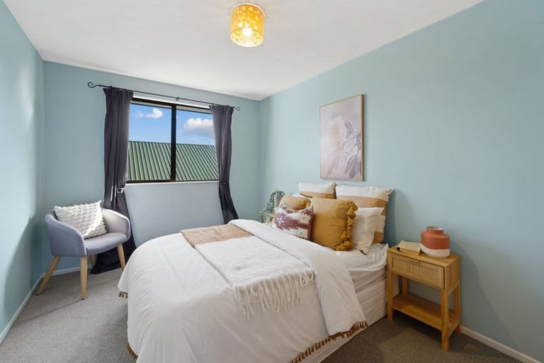 Photo of property in 2/15 Lowry Avenue, Redwood, Christchurch, 8051