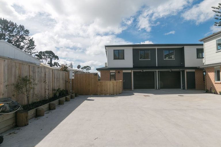 Photo of property in 17e Martin Place, Kelston, Auckland, 0602