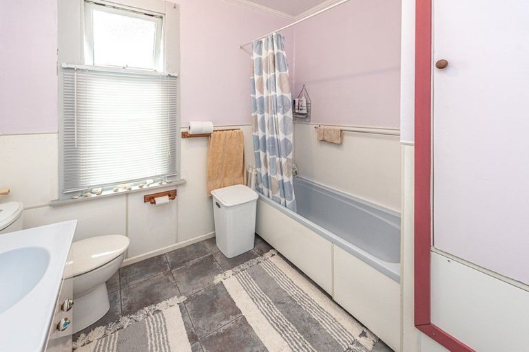 Photo of property in 28 Kawatiri Avenue, Gonville, Whanganui, 4501