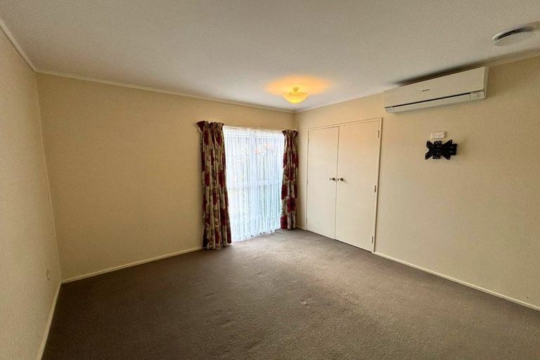 Photo of property in 52 Kurnell Drive, Botany Downs, Auckland, 2010
