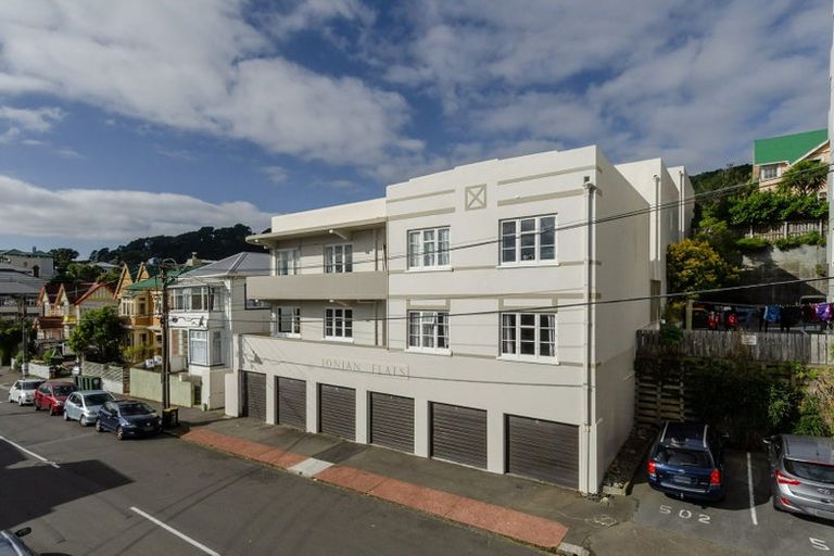 Photo of property in Ionian Flats, 123-125 Brougham Street, Mount Victoria, Wellington, 6011