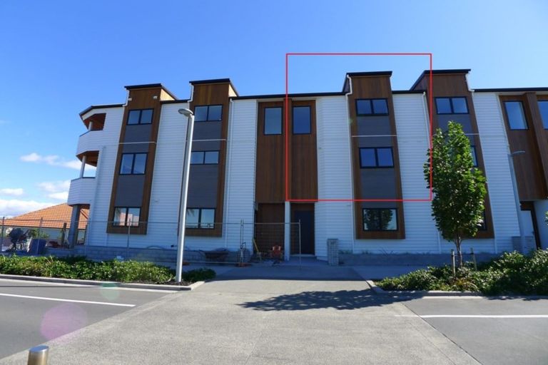 Photo of property in 5/2 Frances Bryers Road, Hobsonville, Auckland, 0616