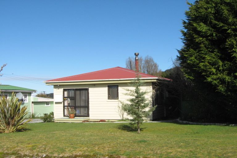 Photo of property in 38 Brodie Street, Blackball, 7804