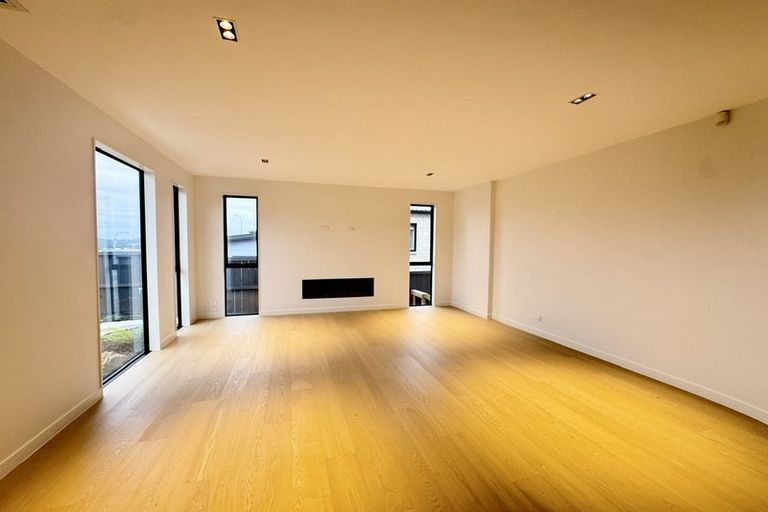 Photo of property in 23 Kerekin Drive, Oteha, Auckland, 0632